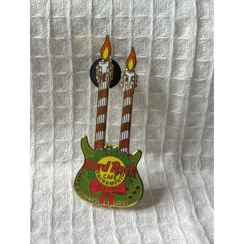 2001 HARD ROCK CAFE SACRAMENTO HAPPY HOLIDAYS CHRISTMAS GUITAR LE PIN